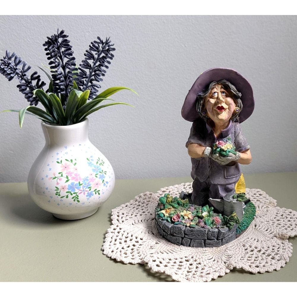 Doug Harris Russ Berrie I Dig Gardening Figurine Funny Gardener Lady 13190